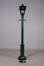 Load image into Gallery viewer, LAMP POST WITH SNOW 7FT JR 180120
