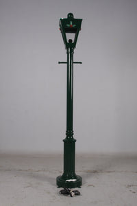 LAMP POST WITH SNOW 7FT JR 180120