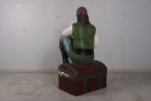 PIRATE SITTING ON CHEST - JR 180182