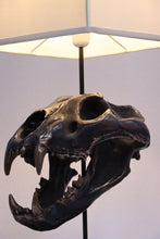 Load image into Gallery viewer, LION SKULL TABLE LAMP JR 200117
