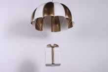 Load image into Gallery viewer, PARACHUTE WITH GIFT JR 210168
