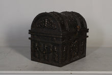 Load image into Gallery viewer, PIRATES TRASURE CHEST - SMALL - JR NT0023
