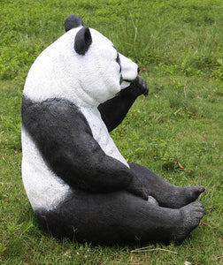 PANDA EATING - JR 110040